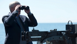 Tàu chiến Nga theo sát tàu chở Thủ tướng Canada 