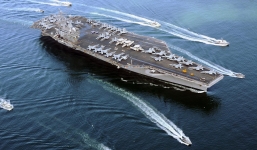 Tướng TQ thăm tàu sân bay Mỹ giữa lúc căng thẳng leo thang