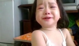 Bé gái cãi nhau tay đôi với bố siêu đáng yêu