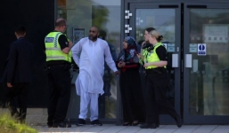 Học sinh hành hung giáo viên ngay trong trường học