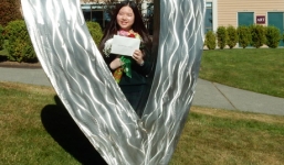 Chân dung nữ sinh Ninh Bình nhận bằng khen từ Tổng thống Obama