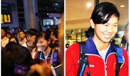 Người hâm mộ vây kín sân bay đón 'Cô gái vàng' Ánh Viên 