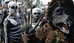 Sự thật kinh hoàng về bộ tộc ăn thịt người ở Papua New Guinea