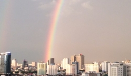 Xuất hiện cầu vồng kép kỳ lạ sau cơn giông dữ dội ở Hà Nội