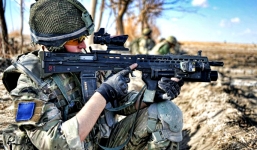 Súng trường 'khủng' của QĐ Anh với tốc độ bắn gần 800 viên/phút