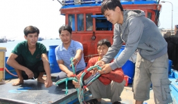 Tàu cá ngư dân Quảng Ngãi bị 4 tàu Trung Quốc tấn công ở Hoàng Sa