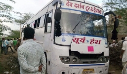 Xe buýt chở đám cưới vướng dây điện cao thế, 30 người tử vong