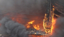 Hà Nội: Sau cơn giông lốc dị thường, cột điện thi nhau phát nổ như bom