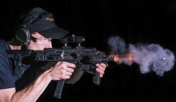 Ngắm khoảnh khắc ấn tượng khi đạn rời nòng súng