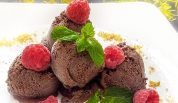 Cách làm kem socola thơm ngon đơn giản nhất tại nhà