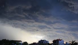 Video: Dấu hiệu nhận biết giông lốc bất thường