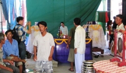 Cả gia đình chết bí ẩn trên phá Tam Giang giữa đêm