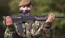 Video: Xem súng trường 'khủng' của Anh với tốc độ bắn gần 800 viên/phút