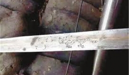 Lão nông TQ dùng bảo kiếm thời nhà Thanh thái rau suốt 5 năm