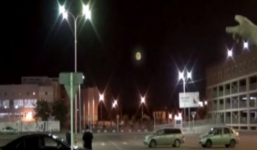 Xôn xao clip Mặt Trăng 'bay' như tàu vũ trụ trên bầu trời Nga