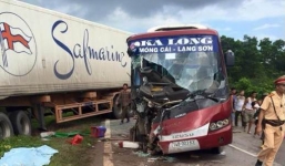 Tai nạn thảm khốc, tài xế xe khách bay qua cửa kính tử vong