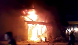 TP.HCM: Cháy chung cư, hàng trăm nguời dân hoảng loạn tháo chạy