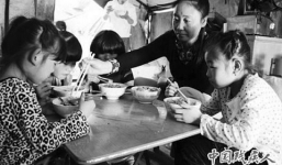 Nữ đại gia ngập trong nợ vì nuôi 75 đứa trẻ