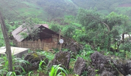 Chồng cứa cổ tự tử, vợ dửng dưng không nước mắt?