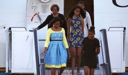 Đệ nhất phu nhân Mỹ cùng hai con gái rạng rỡ gặp Hoàng tử Harry