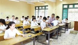 Cụ ông 60 tuổi dự thi THPT Quốc gia