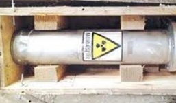 Thiết bị phóng xạ cất trong...két sắt đựng tiền bị rò rỉ