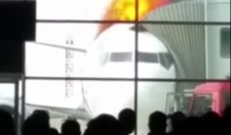 Video: Boeing 737 bốc cháy ngùn ngụt khi vừa về sân bay