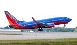 Hai máy bay Mỹ suýt lao vào nhau trên đường băng