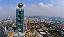 “Siêu choáng” khách sạn 70 tầng dát vàng ở Trung Quốc