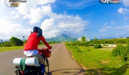 Chàng trai đưa thư xuyên Việt bằng… xe đạp