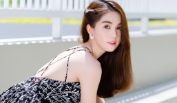 Ngọc Trinh xuống phố gợi cảm với váy dây maxi