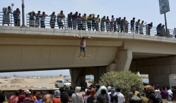 Trả thù cho thủ lĩnh, al-Qaeda treo xác 2 gián điệp Mỹ