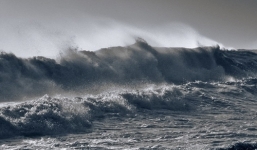 Vùng áp thấp mạnh lên thành áp thấp nhiệt đới trên biển Đông