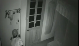 Video: Tên trộm lẻn vào phòng ngủ lấy trộm 340 triệu