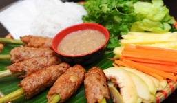 Cách làm nem lụi thơm ngon chuẩn hương vị Huế