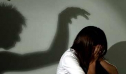 Dụ dỗ bé gái 13 tuổi về nhà ngủ rồi làm 'chuyện người lớn'