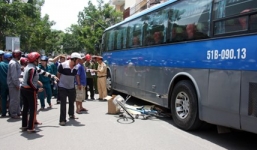 Bé gái 10 tuổi ngã vào gầm xe khách tử vong