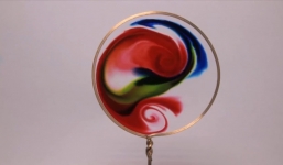 Video: Màn biểu diễn đầy ma thuật của nước trong môi trường không trọng lực