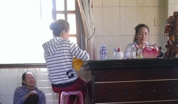 Vạch mặt 'thánh cô' phẫu thuật duyên âm cải hoán số phận