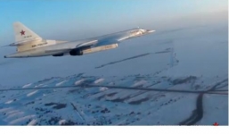 Video hiếm về máy bay ném bom siêu thanh Tu-160 ở Bắc Cực