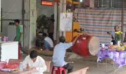 Vụ nữ sinh tự tử vì bạn trai tung clip sex: Nỗi đau người ở lại