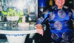 Cậu bé bụi đời thành “vua đồ cổ”, tài sản nghìn tỷ đồng