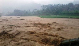 Tin bão số 1 mới nhất: Mưa lũ cuốn trôi cả gia đình, bé 4 tuổi mất tích