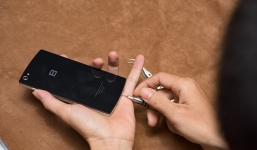 Dân công nghệ bàn luận gì sau khi 'mổ bụng' Bphone?