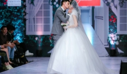 Huy Khánh hôn bà xã Anh Thư ngay trên sân khấu