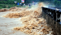 Tin bão số 1: Bão số 1 suy yếu thành áp thấp, mưa lớn trên diện rộng