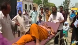 Video: Nắng nóng kỷ lục tại Pakistan, hàng trăm người 'chết gục' trên phố