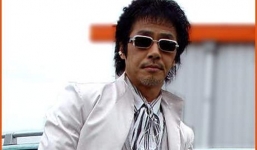 Nam diễn viên Hàn Quốc đốt than tự tử trong xe hơi