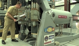 Video: Khoảnh khắc khai hỏa của súng bắn đạn nhanh gấp 7 lần âm thanh