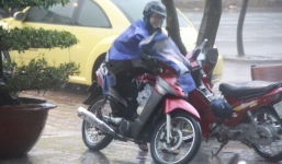 Người Hà Nội ngả nghiêng vì bão số 1